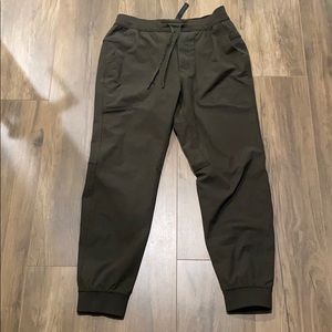 Lululemon ABC jogger 28” inseam medium green